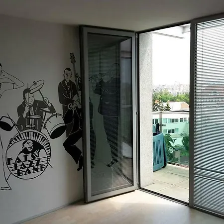 Beautiful Modern Duplex In City Center